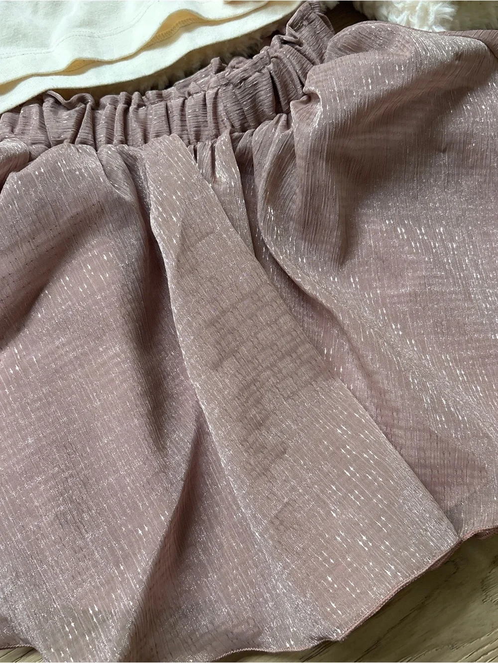 Le chic metallic skirt
